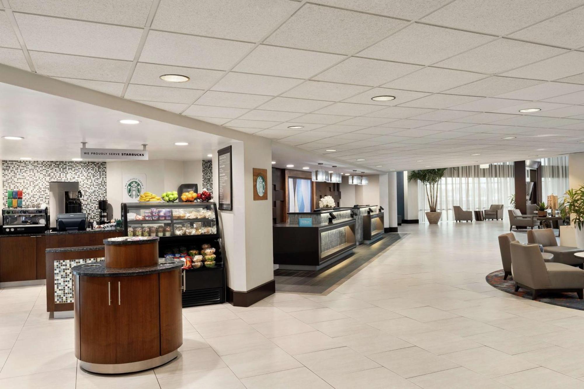 Отель Hilton Long Island/Huntington Мелвилл Экстерьер фото